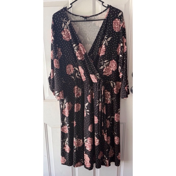 Torrid Floral and Polka Dot Faux Wrap Dress 3X - Picture 2 of 5